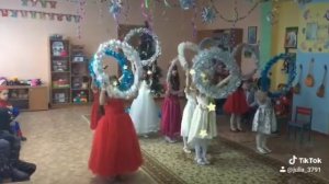 Новогодний танец в детском саду