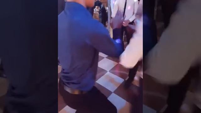 Таджикская девушка танцует в дискотека смотреть онлайн