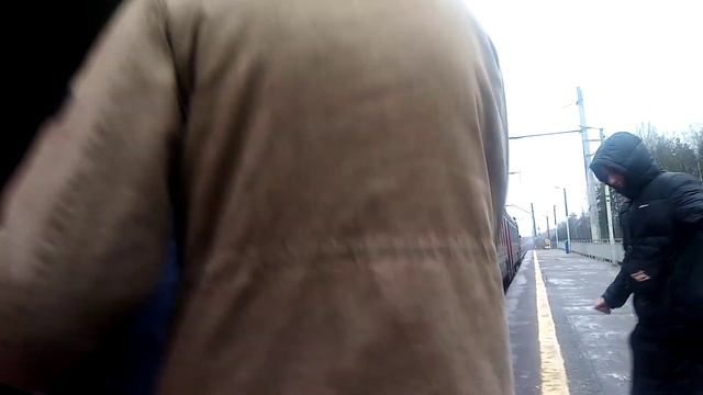 Казанское направление РЖД. ЭД4М 0317. Забег зайцем от контролёров ЦППК по платформе Загорново. смотреть онлайн