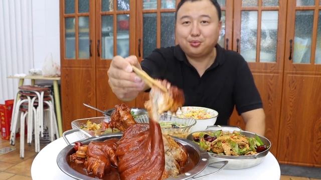 Chinese Food Show | The Elbow Weighing More Than 6 Pounds Is Made Into "Braised Pork Elbow"！ смотреть онлайн