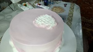Торт с розами и мини тюльпанами. Как украсить праздничный торт