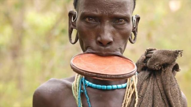 7 САМЫХ СТРАННЫХ СТАНДАРТОВ КРАСОТЫ смотреть онлайн