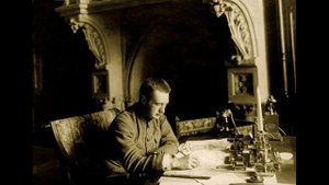 Керенский А.Ф. отрицает свое бегство в женском платье.