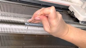 Фиксированный сгиб на шапке, манжете || Knitting machine