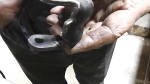Как восстановить дверные петли на Ниссан Террано