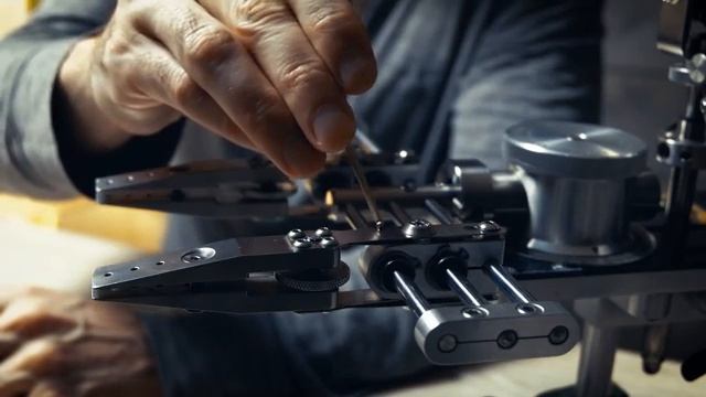 Переворотный и зажимной механизмы точилки | Clamping Jaws смотреть онлайн