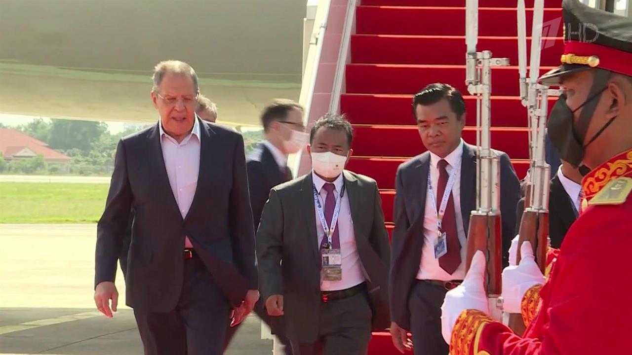 Глава МИД России Сергей Лавров прибыл в Камбоджу, где примет участие в Восточноазиатском саммите