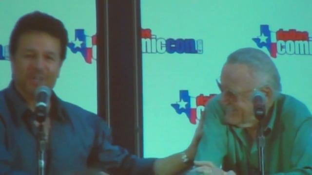 StanLee & John Romita Jr at Dallas ComicCon 2011 (4 of 5)