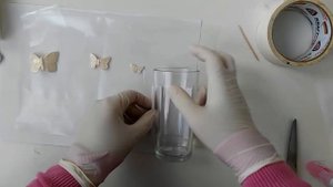 Как приклеить полимерную глину на стекло эпоксидной смолой.