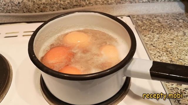 Салат с крабовыми палочками, кукурузой и огурцом