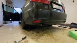 Звук выхлопа Toyota Camry 2.5 без глушителя.