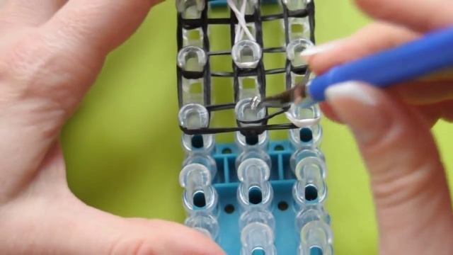 ❤ФОТОАППАРАТ для кукол. Как плести из резинок в видеоуроке №323 смотреть онлайн