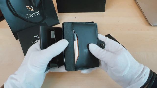 Кожаный картхолдер с RFID защитой