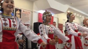 Детский ансамбль "Эревет" на юбилейной выставке фирмы "Паха тере".