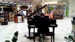 Piano man at the Aventura Mall Miami