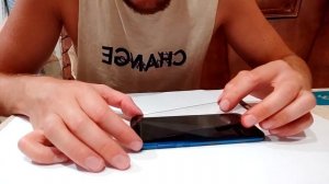Как наклеить защитное стекло на телефон