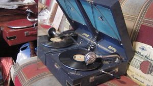 Патефон "Дружба" ПГ-54, ноябрь 1957. Правильная работа патефона.
