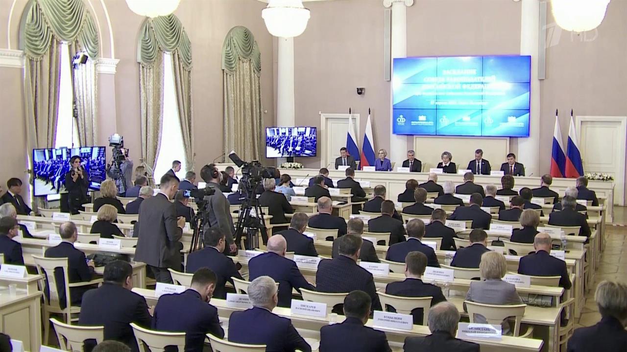Развитие экономики в условиях внешнего давления и санкций обсуждают в Санкт-Петербурге