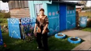 А девки попами виляют. Обалденный ролик.