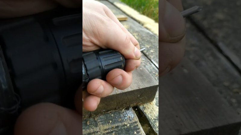 Как забить гвоздь в тонкую доску  #лайфхаки