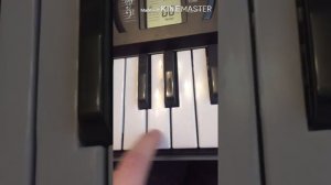 Как сыграть музыку из песни “baby shark” на синтезаторе👶🦈