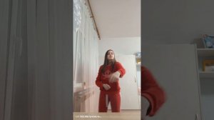 Танец под песню ,,двигаться."