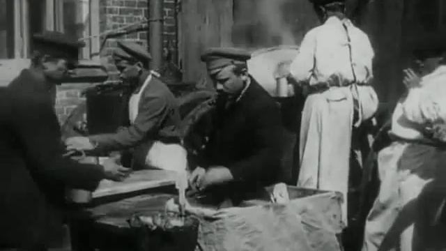 Обед за рубль для безработных. 1918 год смотреть онлайн