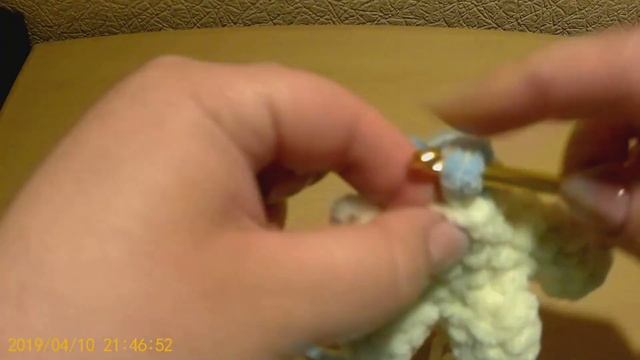 Собака из плюшевой пряжи вязаная крючком. Часть 2.