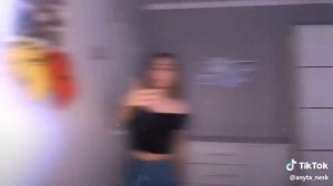 Бросила школу сожгла тетрадки и портфели