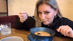 МУКБАНГ|Том ям|суши|салат с курицей и хрустящей лапшой|Кунг пао с рисом|Микрофон в том яме???