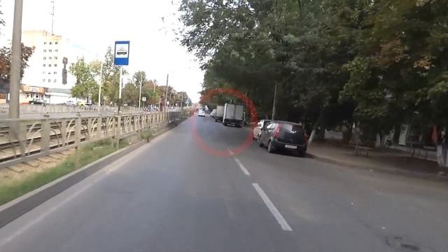 Остерегайся машин, стоящих у пешеходного перехода смотреть онлайн