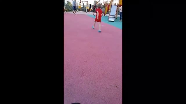 Как я играю на площадке смотреть онлайн