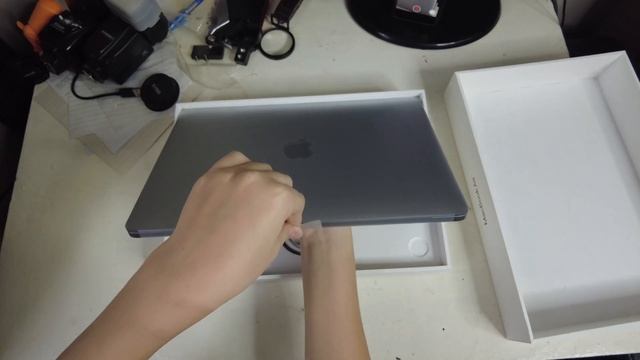 Apple Mackbook Air M1 2020 распаковка в 4К смотреть онлайн