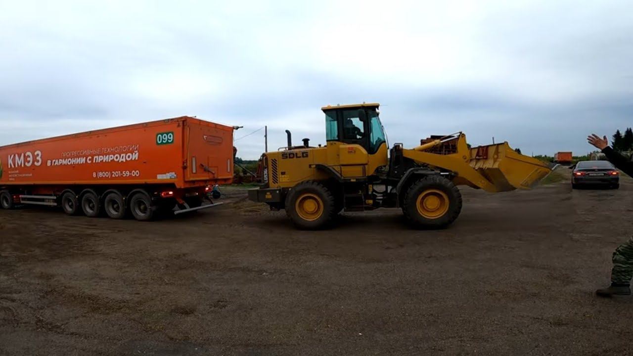 Вытягиваю тягачи Volvo 420. Загрузка рапса на прицепы Сеспель! смотреть онлайн