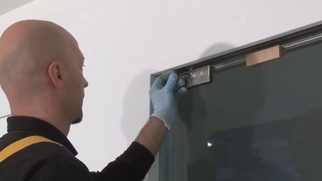 Пенал для стеклянной двери смотреть онлайн