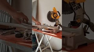Как правильно отрезать дверную коробку.