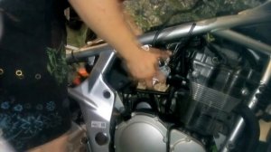 Снятие карбюраторов Suzuki GSF 1200 Bandit