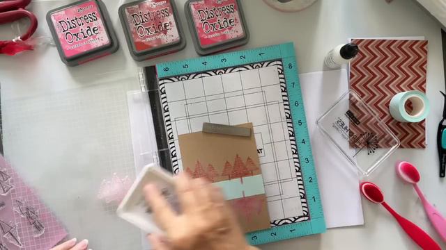 Give Your Christmas Cards a Vintage Look - Tutorial for Distressing and Aging смотреть онлайн