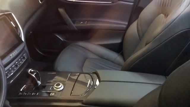 Мазератти Гибли (maserati ghibli) в аэропорту Таллина смотреть онлайн