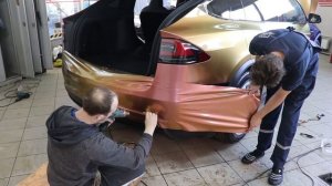 Оклейка авто пленкой Хамелеон Tesla Model X. Защитная пленка Хамелеон на авто