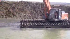 Плавающий экскаватор Хитачи