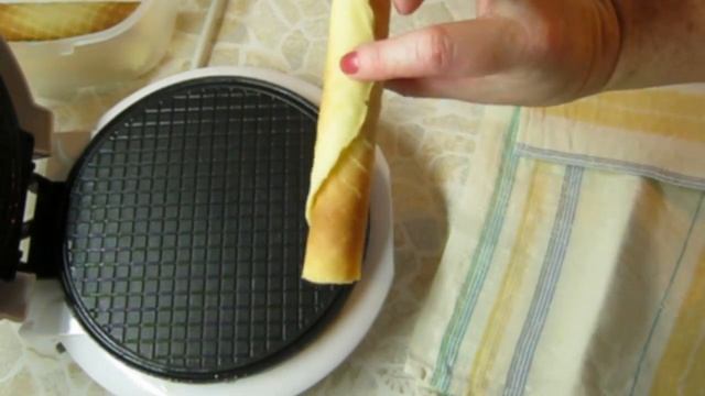 Хрустящие вафельные трубочки (в вафельнице и на сковороде)