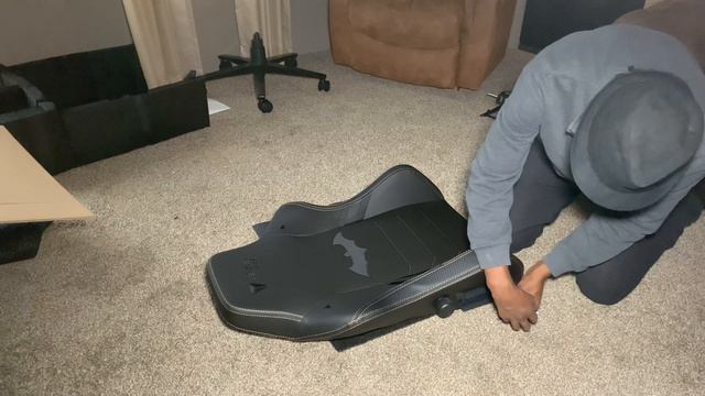 Secret Lab Titan 2020 Dark Knight Edition Gaming Chair Unboxing / Assembly | My First YouTube Video смотреть онлайн