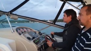 Chaparral 290 на ходу,швартовка на 2 моторах.