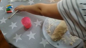 Como preparar plastilina casera o pasta para moldear: Manualidades para niños