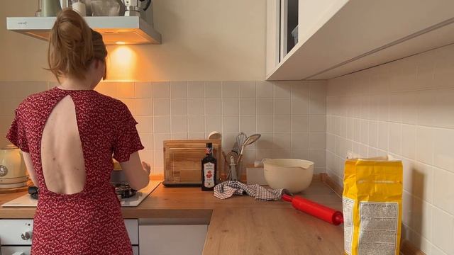 Готовлю свой любимый вишневый пирог и отмечаю финиш по ремонту кухни смотреть онлайн