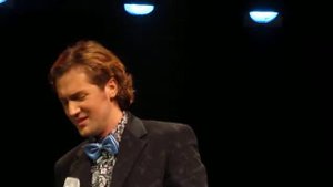 "Скажите, девушки, подружке вашей".Поет Евгений Южин.