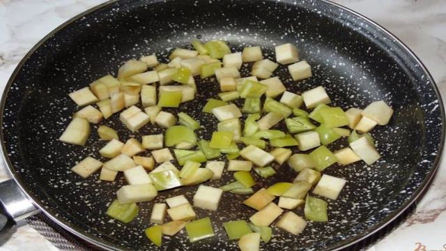 Овощной салат с нутом и баклажаном