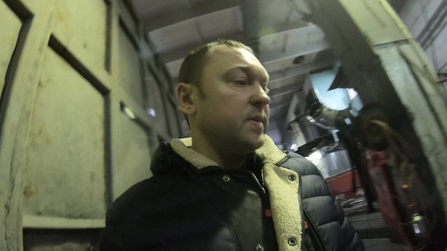 Устраняем течь в колонне манипулятора UNIC в Москве