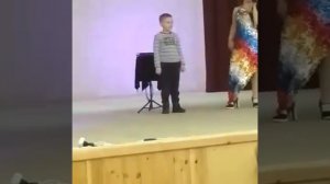 Мальчика  я превращаю в зайчика.